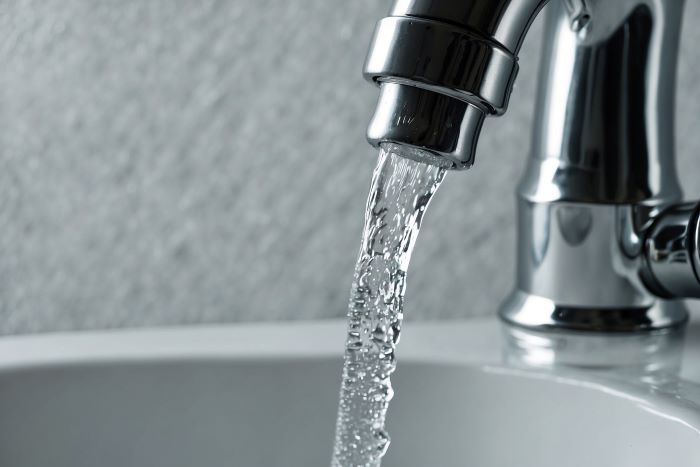 蛇口から出る水道水