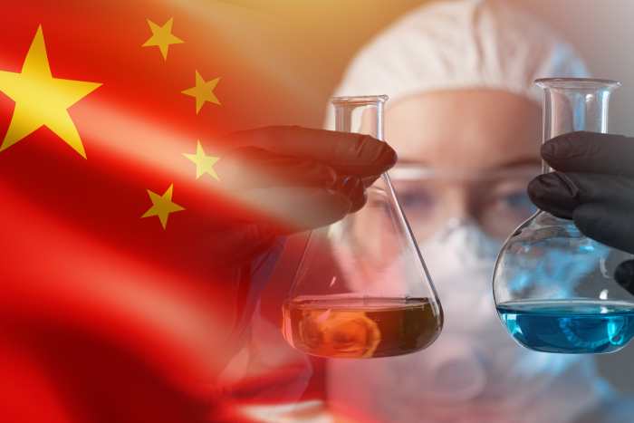 中国国旗と検査の様子